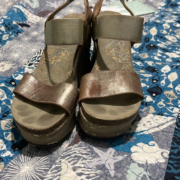 OTBT wedge heals size 8 super cute!! - Picture 2 of 5